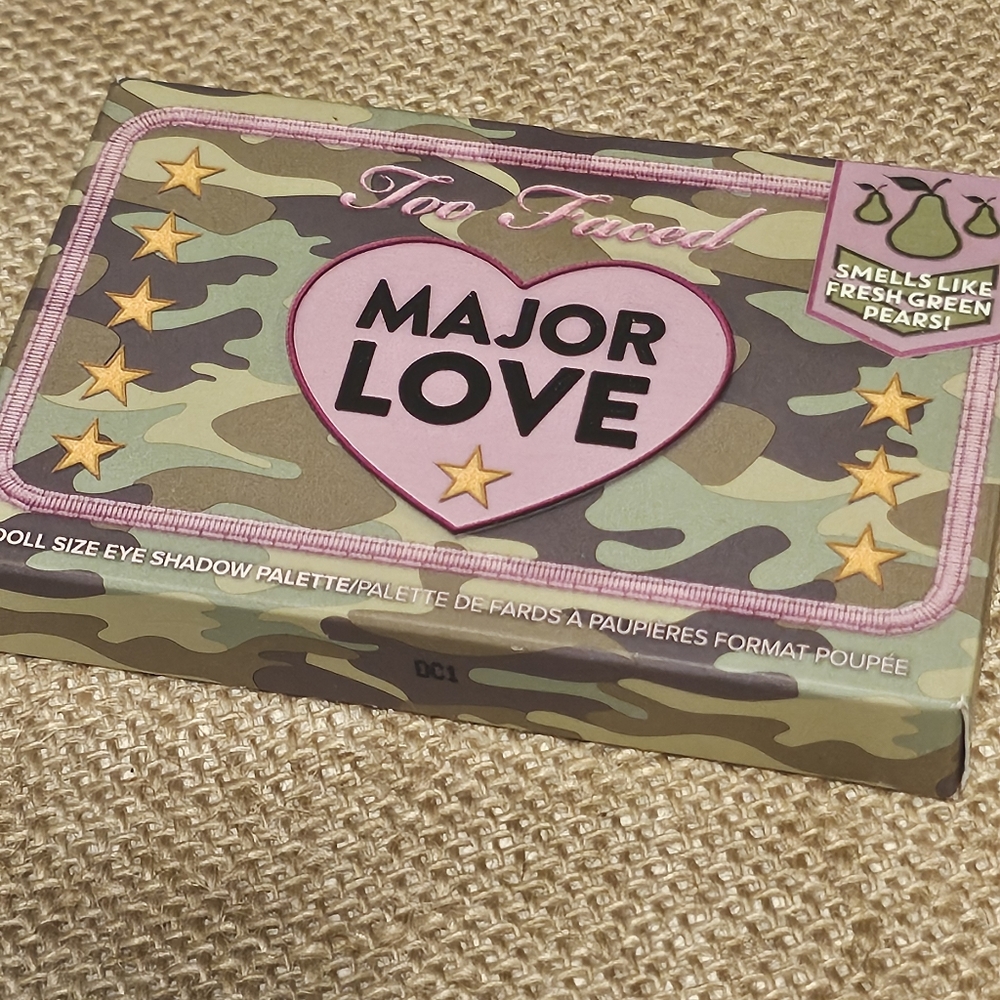 NIB Too Faced Major Love palette
